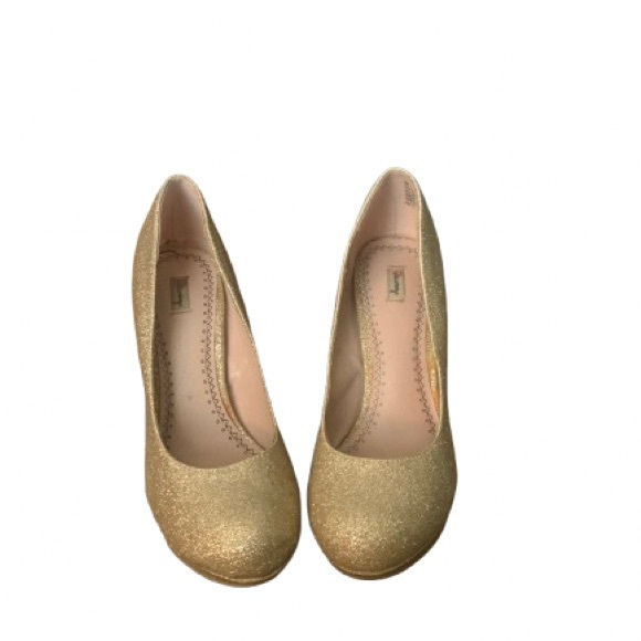 Olsenboye Sparkly Gold Pumps - Picture 3 of 10